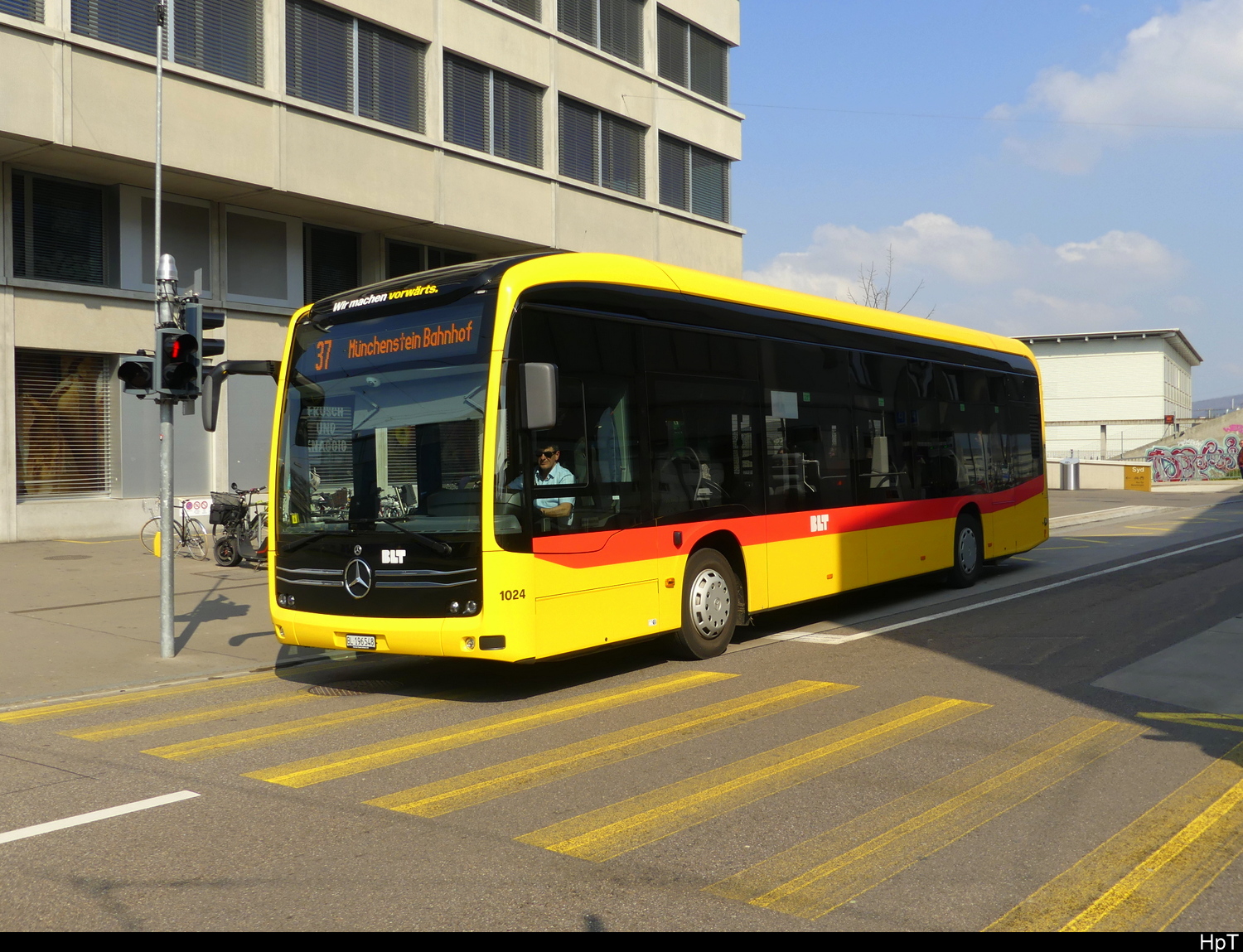 BLT - Mercedes e Citaro Nr.1024 unterwegs auf der Linie 37 in Basel am 22.03.2026