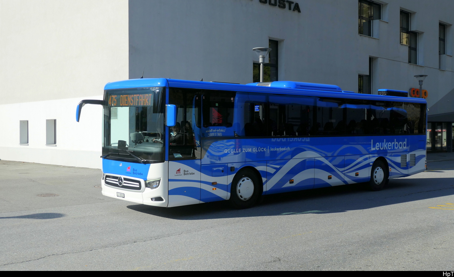 Bus Betriebe Leukerbad - Mercedes Intouro Hybrid  VS  38010 beim Bhf. Leuk am 05.10.2026