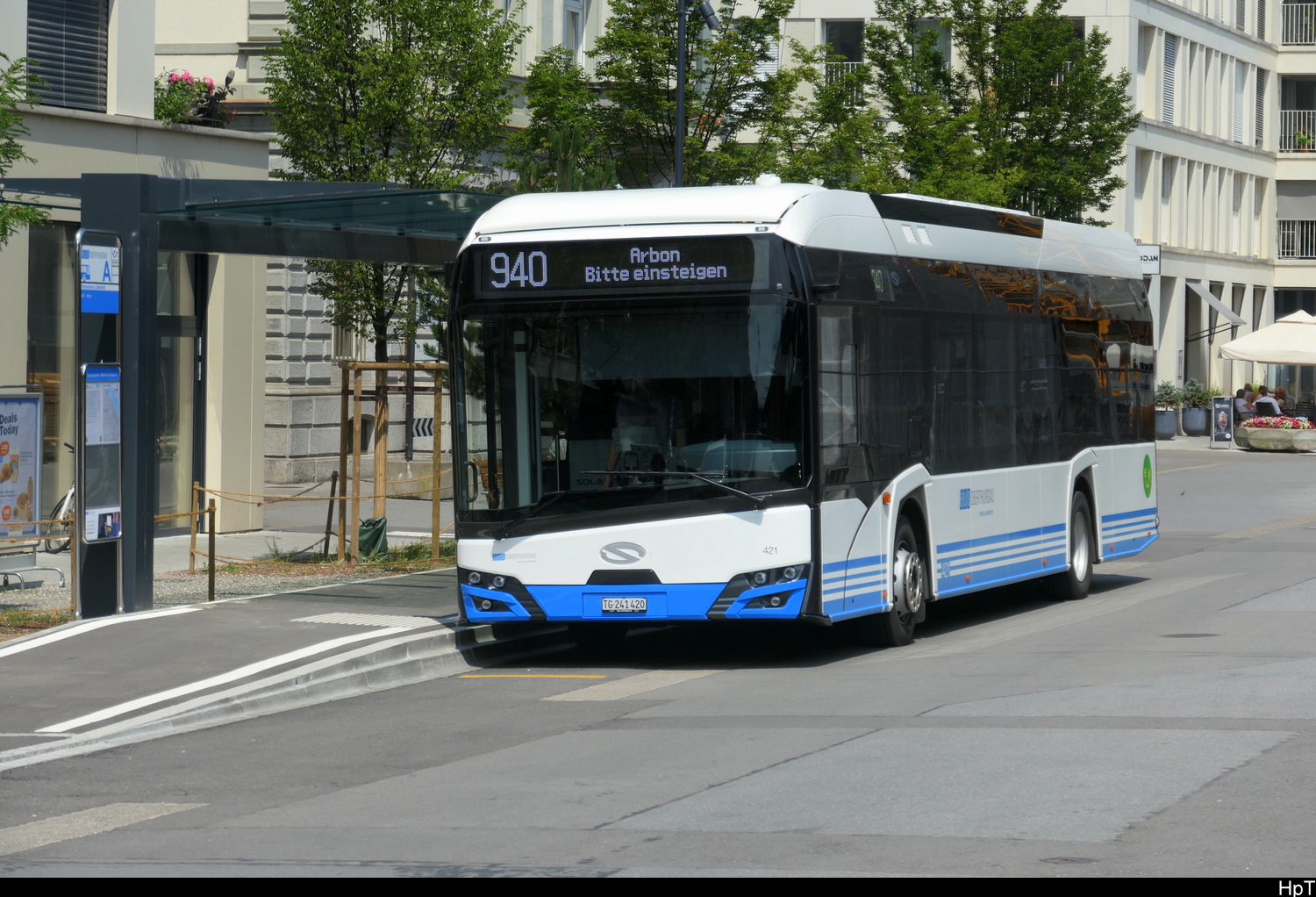 Bus Oberthurgau - Solaris Urbino 12 Electric  Nr.421 bei der Haltestelle vor dem Bahnhof Romanshorn am 19.07.2026