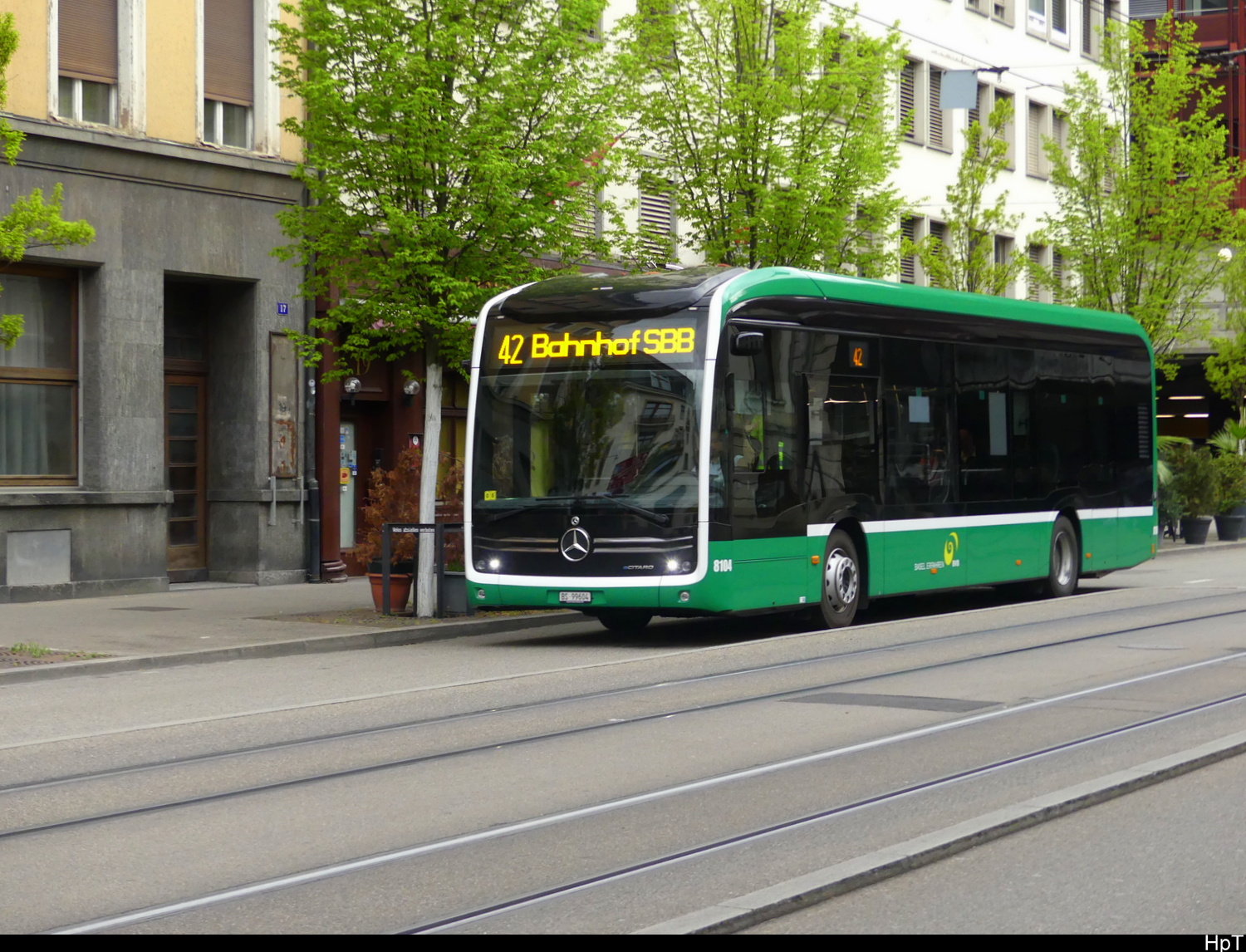 BVB - Mercedes e Citaro Nr.8104  BS 99604 unterwegs auf der Linie 42 in Basel am 10.04.2026