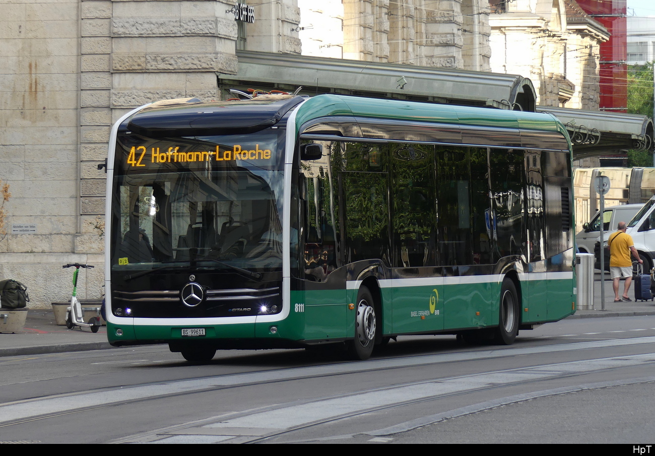 BVB - Mercedes eCitaro Nr.8111 BS 99611 unterwegs aus der Linie 42 in Basel am 17.07.2023