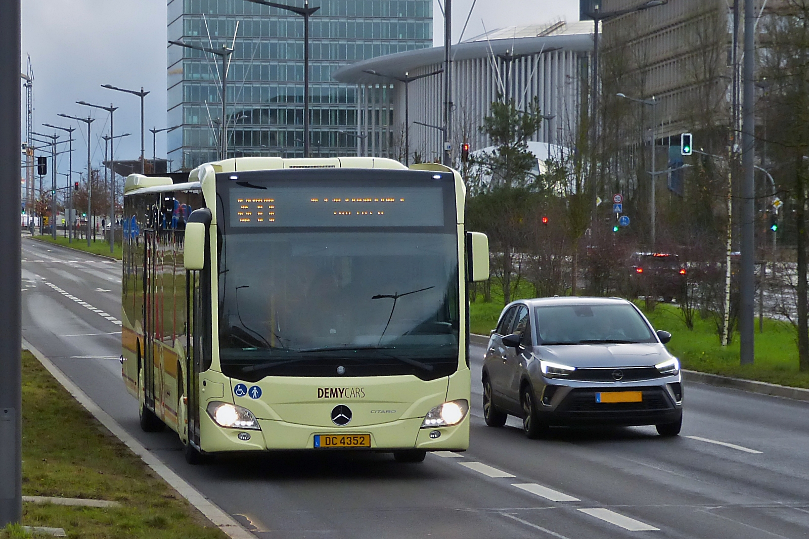 DC 4352, Mercedes Benz Citaro, von Demy Cars, unterwegs in der Stadt Luxemburg. 01.2023