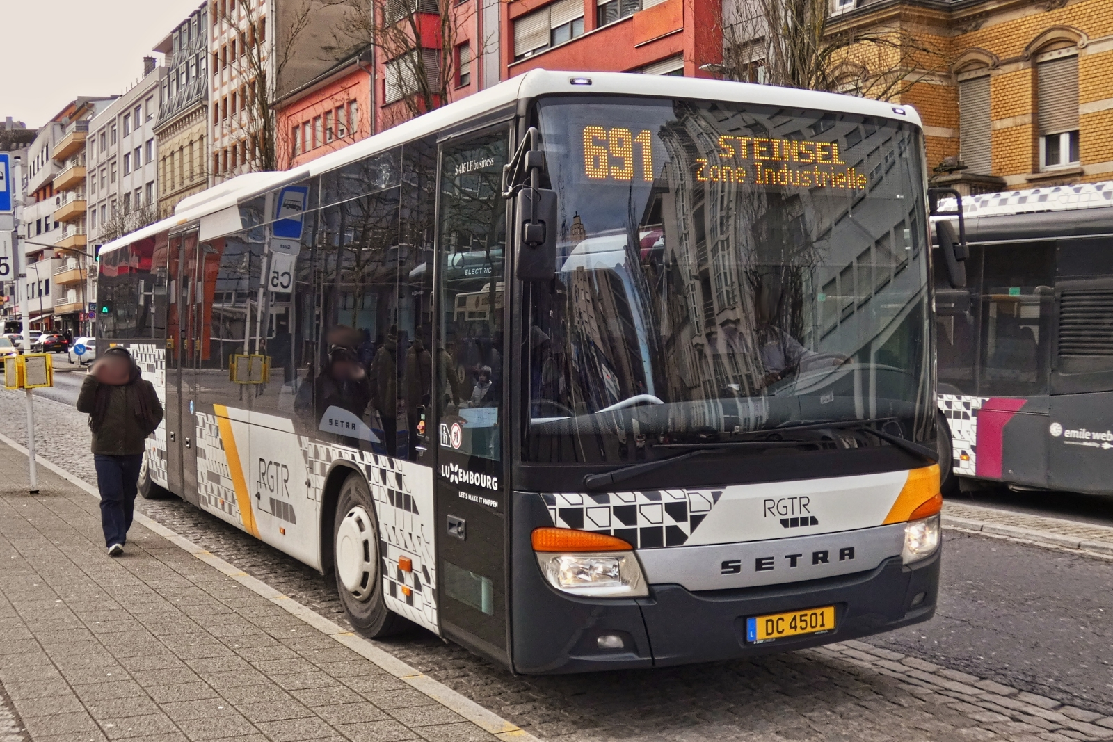 DC 4501, Setra 416 LE, von Demy Cars, am Bahnhof in Esch Alzette. 02.2026