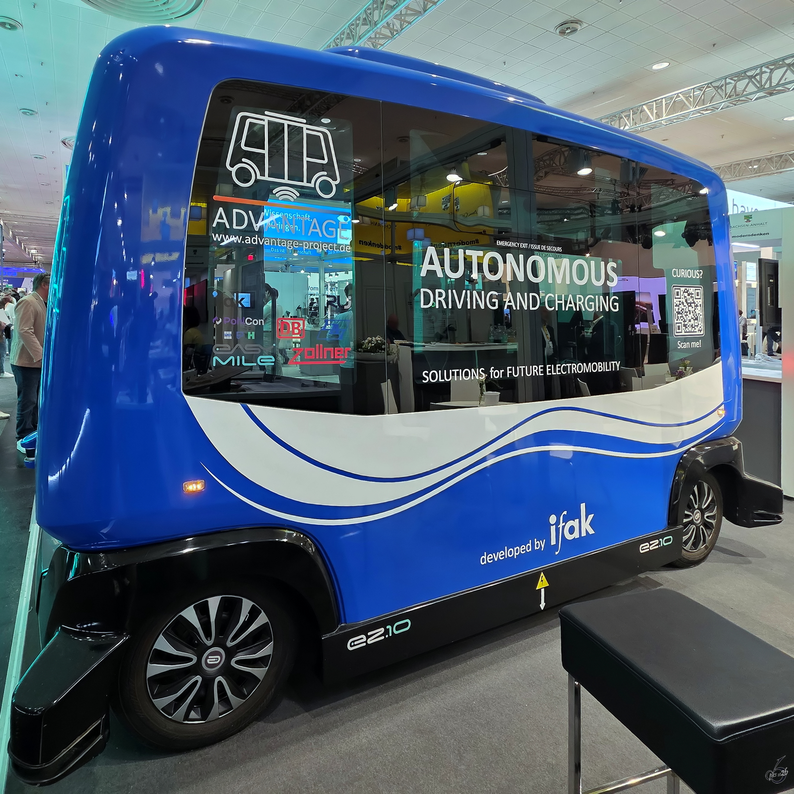 Der Easymile EZ10 ist ein autonom fahrender Kleinbus mit Elektroantrieb. (Messe Hannover, April 2026)