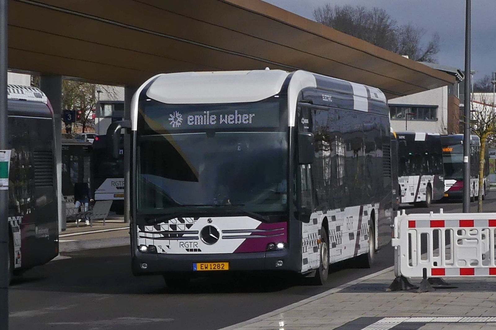 EW 1282, Mercedes Benz eCitaro, von Emile Weber verlässt den Busbahnhof in Mersch. 03.2026