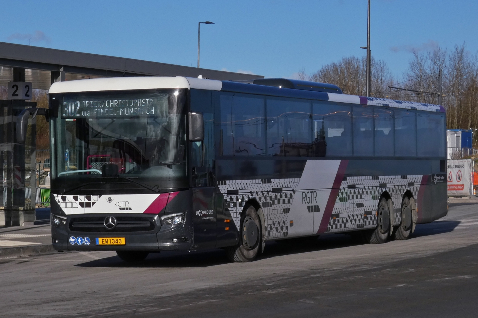 EW 1343, Mercedes Benz Intouro von Emile Weber am Umsteige Bahnhof Howald in der Stadt Luxemburg. 12.2025