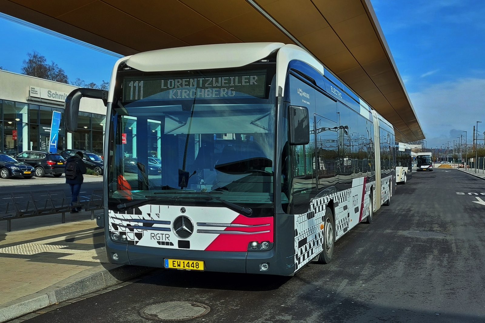 EW 1448, Mercedes Benz eCitaro Gelenkbus, von WEmobility, am Busbahnhof in Mersch, 03.2024 (Hndyfoto)