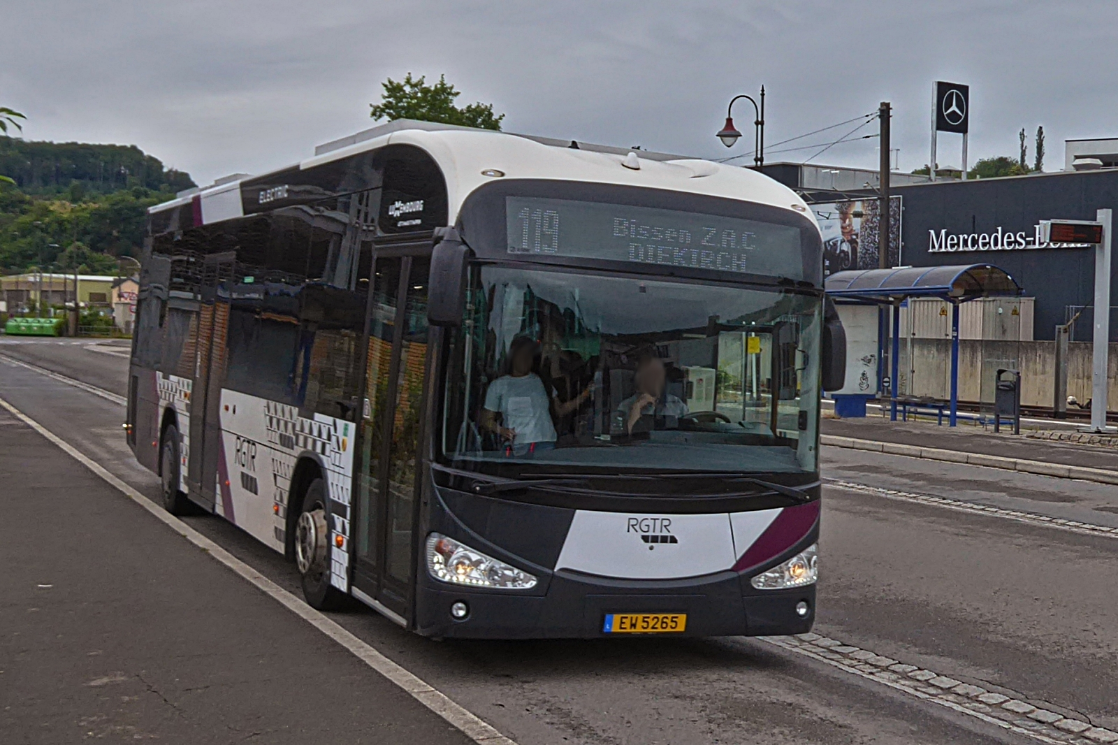 EW 5265, Irizar Ie, von WEmobility, gesehen am Bahnhof in Diekirch. 06.2025