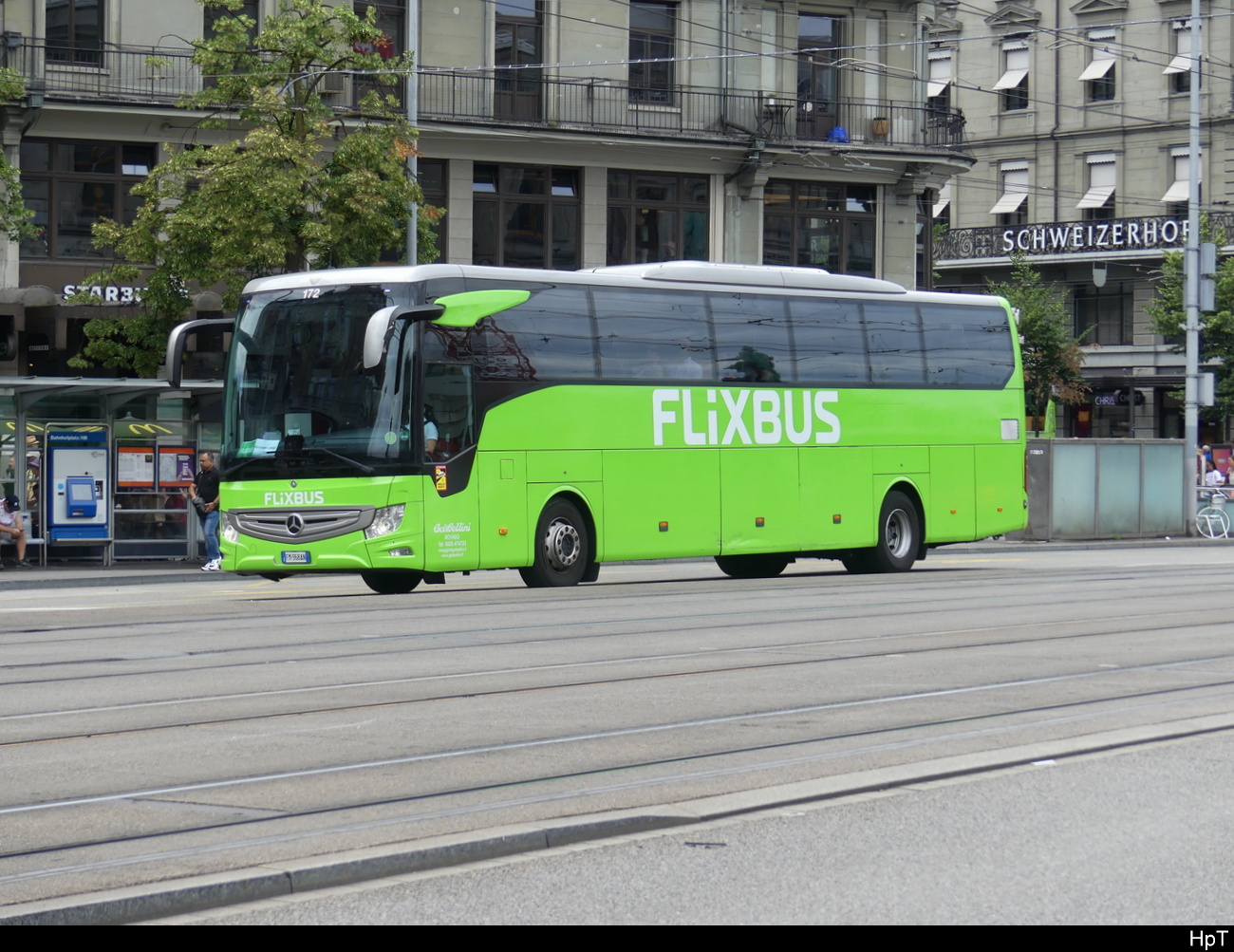 FLIXBUS - Mercedes Tourismo unterwegs in der Stadt Zürich am 08.07.2023