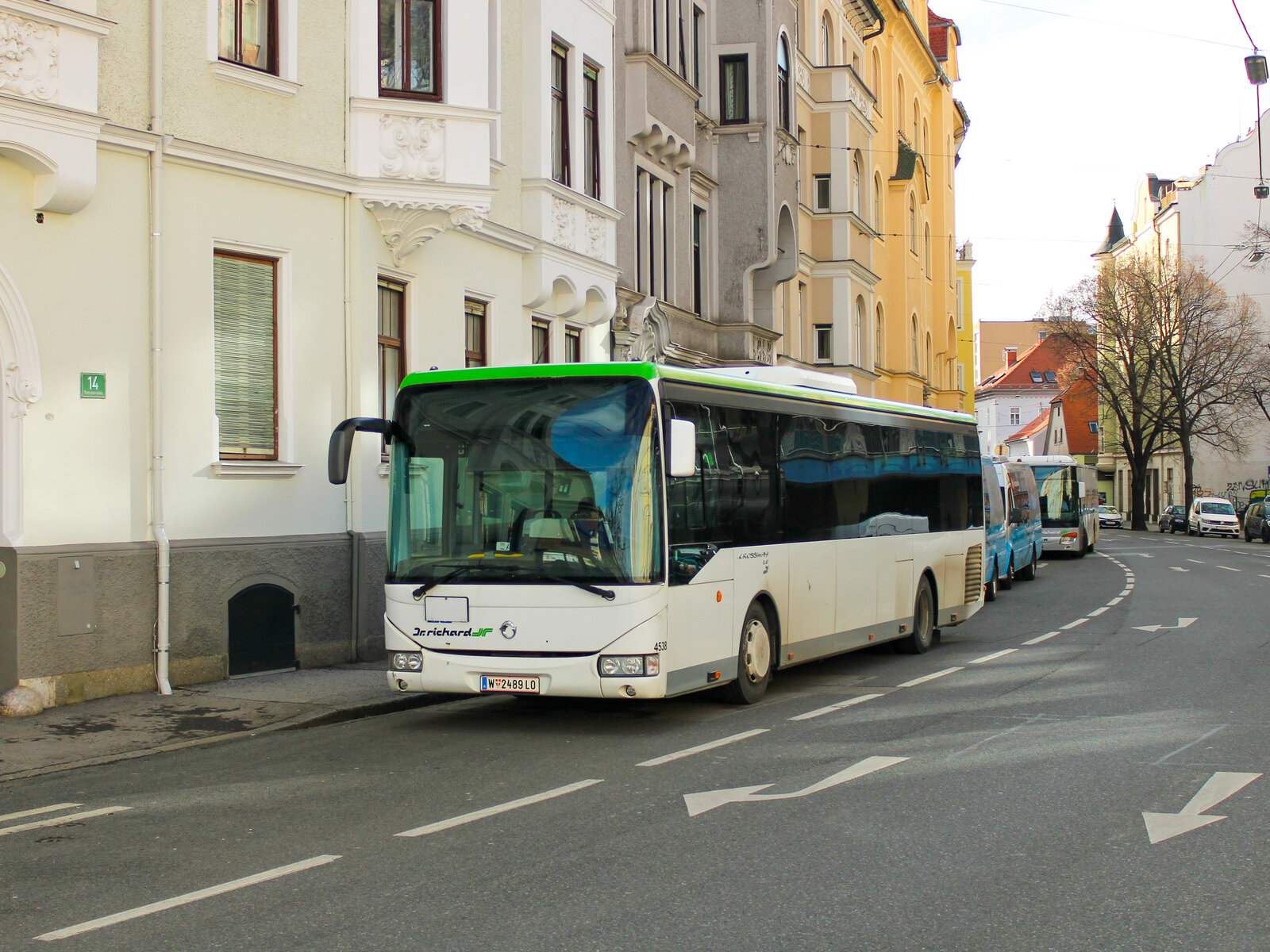 Graz. Wagen 4538 von Dr. Richard, ein Irisbus Crossway LE, konnte von mir am 10.01.2023 abgestellt am Dietrichsteinplatz fotografiert werden.