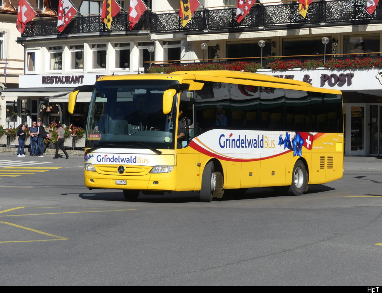 Grindelwald Bus - Mercedes Tourismo BE  171240 bei Busbahnhof neben dem WAB/ BOB Bahnhof in Grindelwald am 28.09.2023