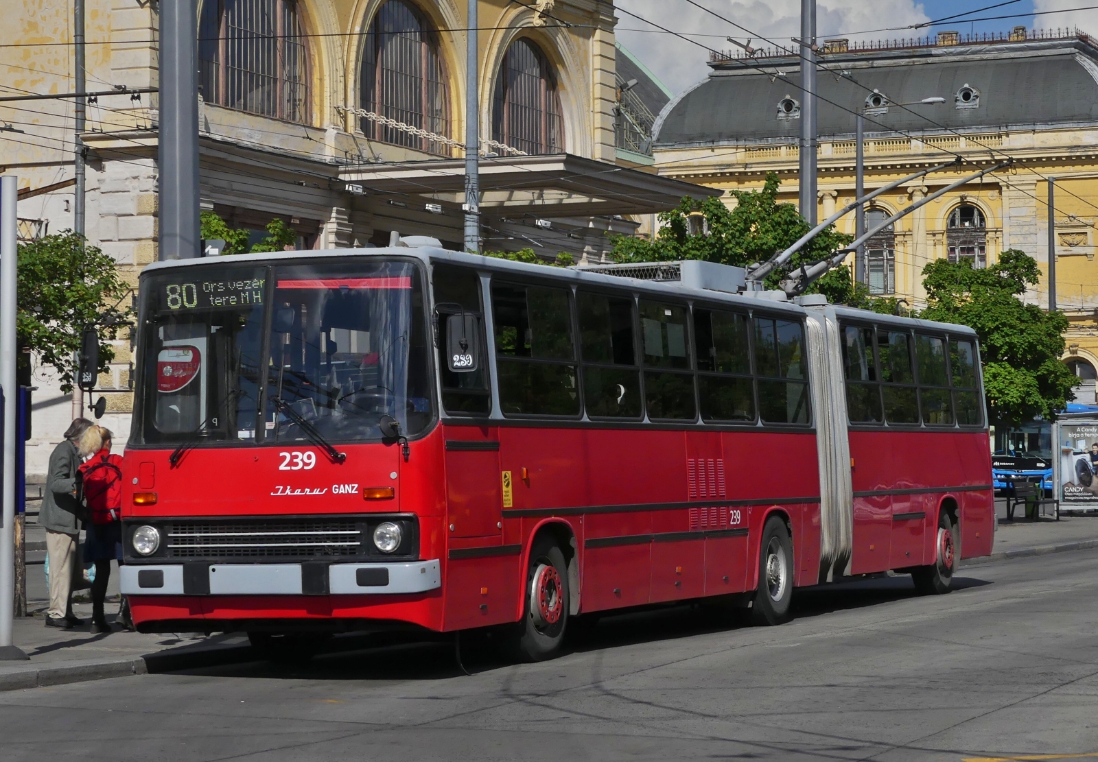 Ikarus Ganz, bedient die Linie 80 in Budapest. Aufgenommen am Bahnhof. 08.05.2026f