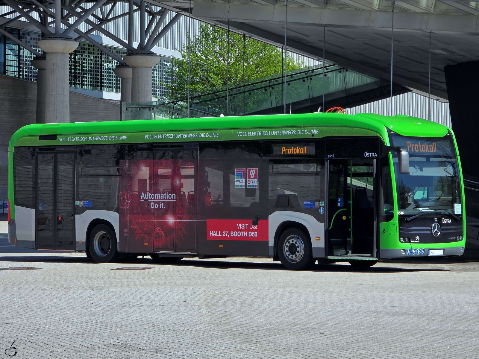 Im Bild ein Mercedes-Benz eCitaro auf dem Messegelände in Hannover. (April 2026)