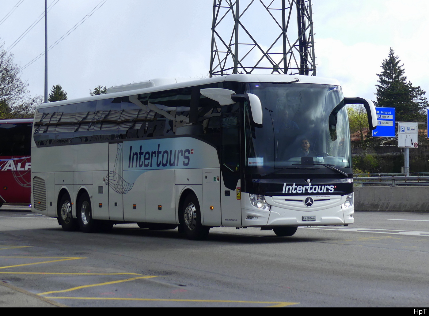 Intertours - Mercedes Tourismo FR 300497 bei der zufahrt zu den Bus Haltestellen vor dem Flughafen in Genf am 24.03.2024