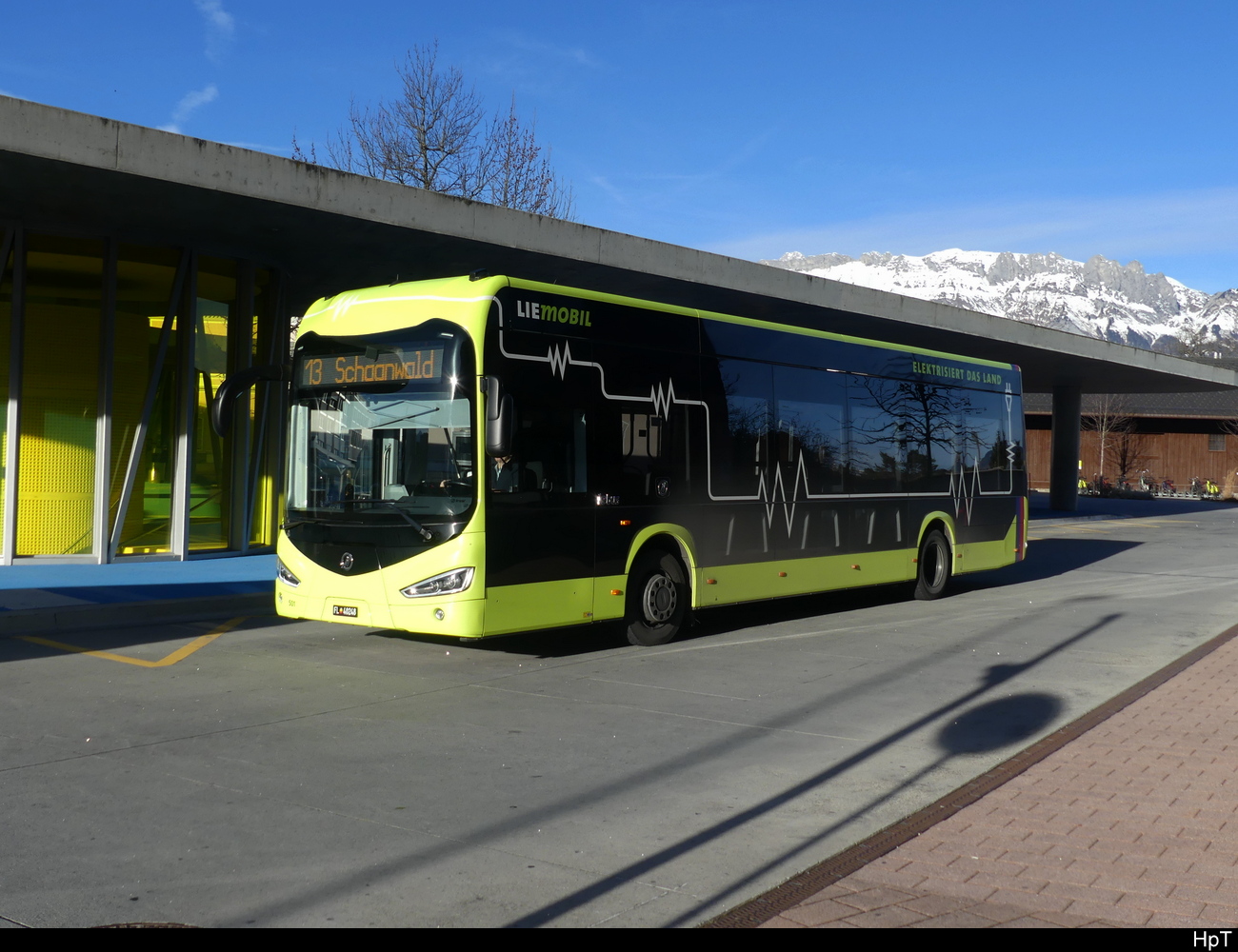 LieMobil - Irizar ieBus Nr.501 FL 40248 unterwegs in Schaan am 27.12.2023