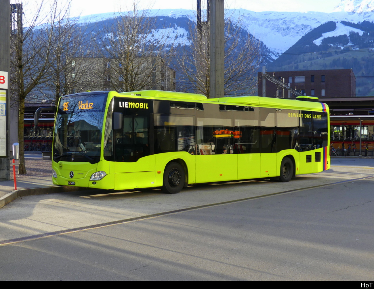 LieMobil - Mercedes Citaro  FL 40220 unterwegs in Sargans am 27.12.2023