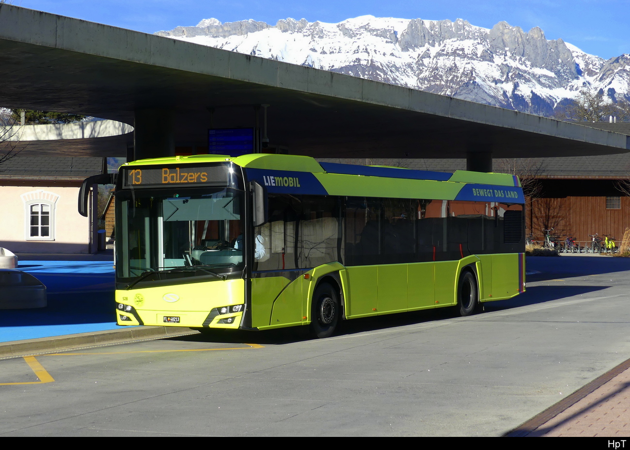 LieMobil - Solaris Urbino FL 40213 unterwegs auf der Linie 13 in Schaan am 27.12.2023