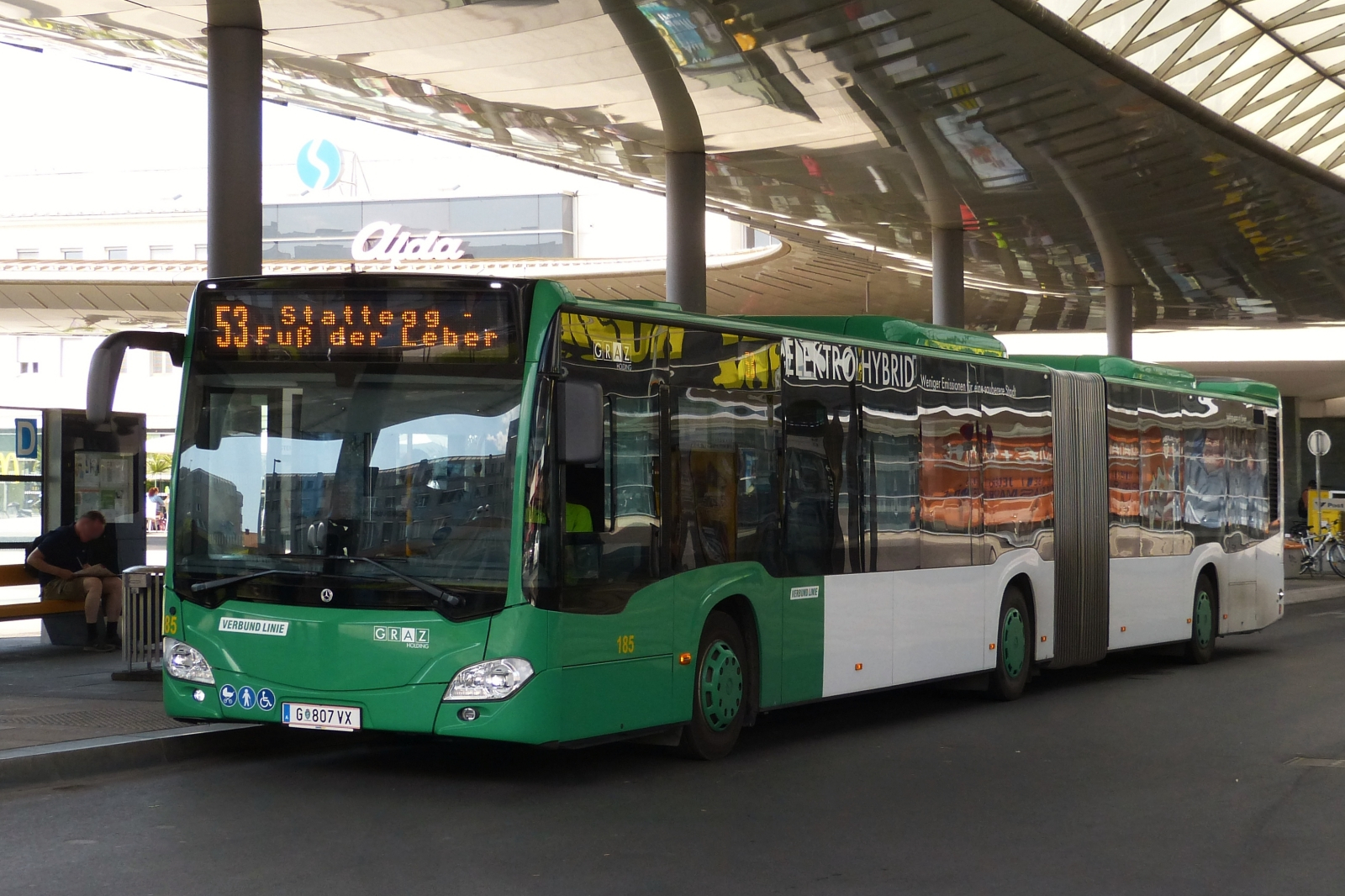 Mercedes Benz Citaro, hlt im Busbahnhof am Bahnhof in Graz. 06.2023
