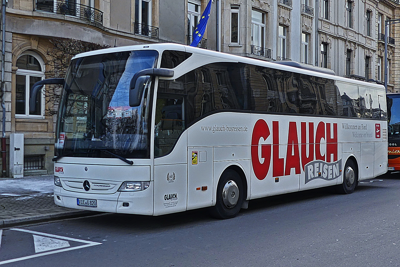 Mercedes Benz Tourismo, von Glauch Reisen aus Viersen, aufgenommen in den Straßen der Stadt Luxemburg. 12.2023