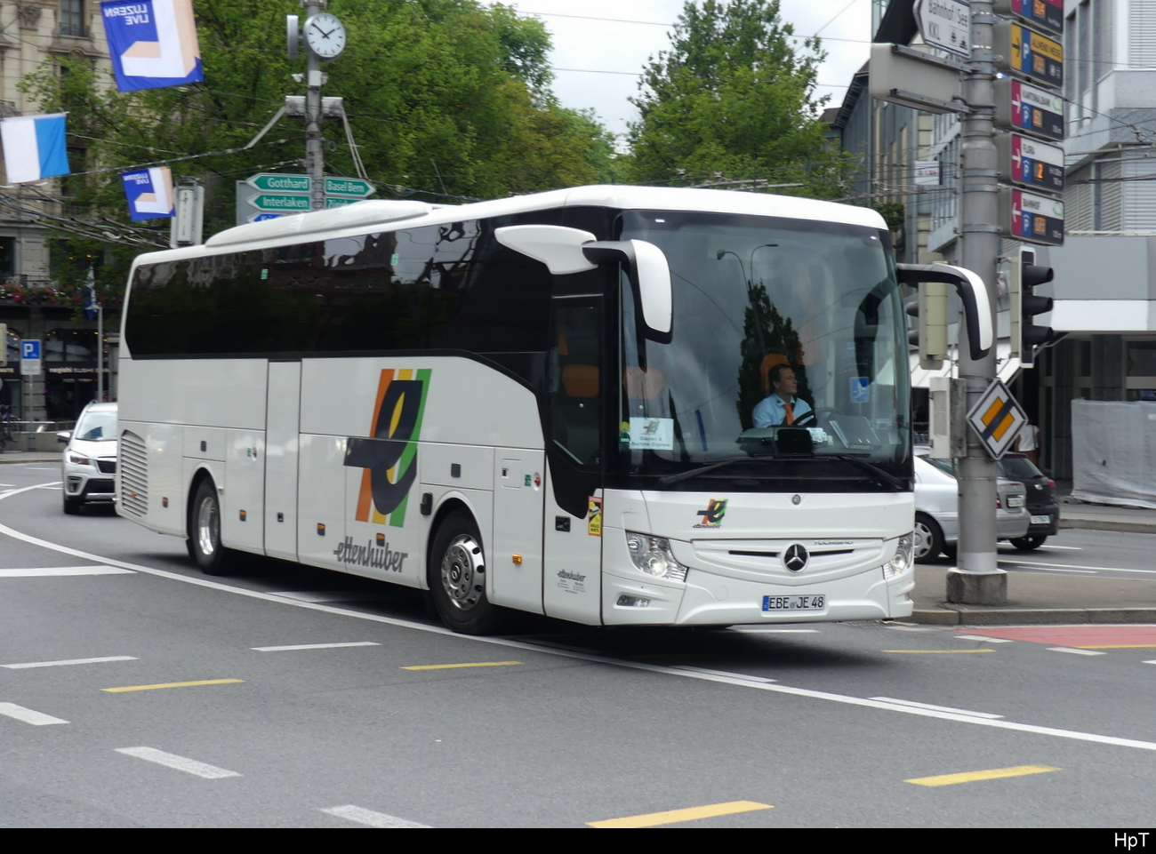 Mercedes Tourismo unterwegs in der Stadt Luzern am 16.07.2023