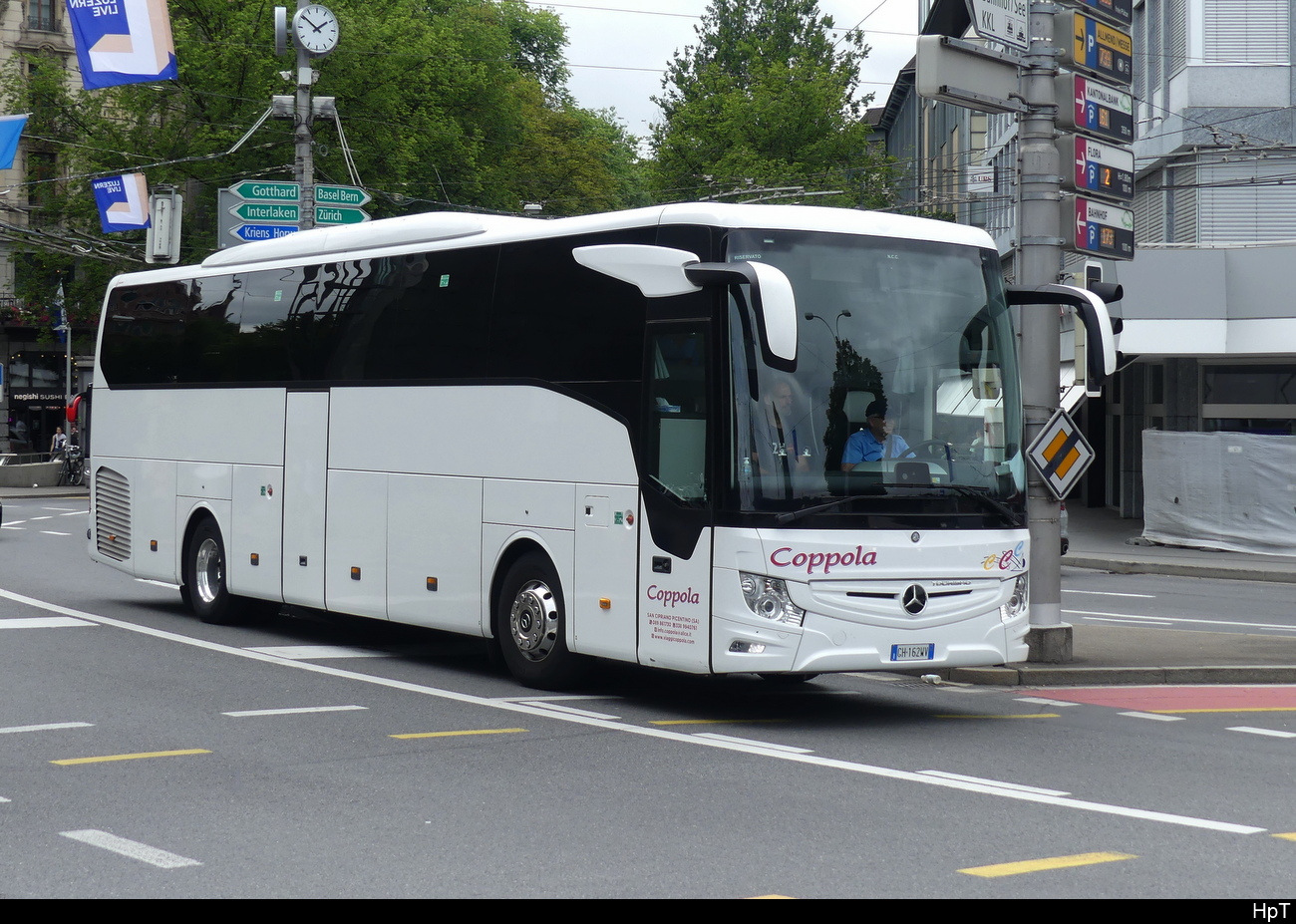 Mercedes Tourismo unterwegs in der Stadt Luzern am 16.07.2023