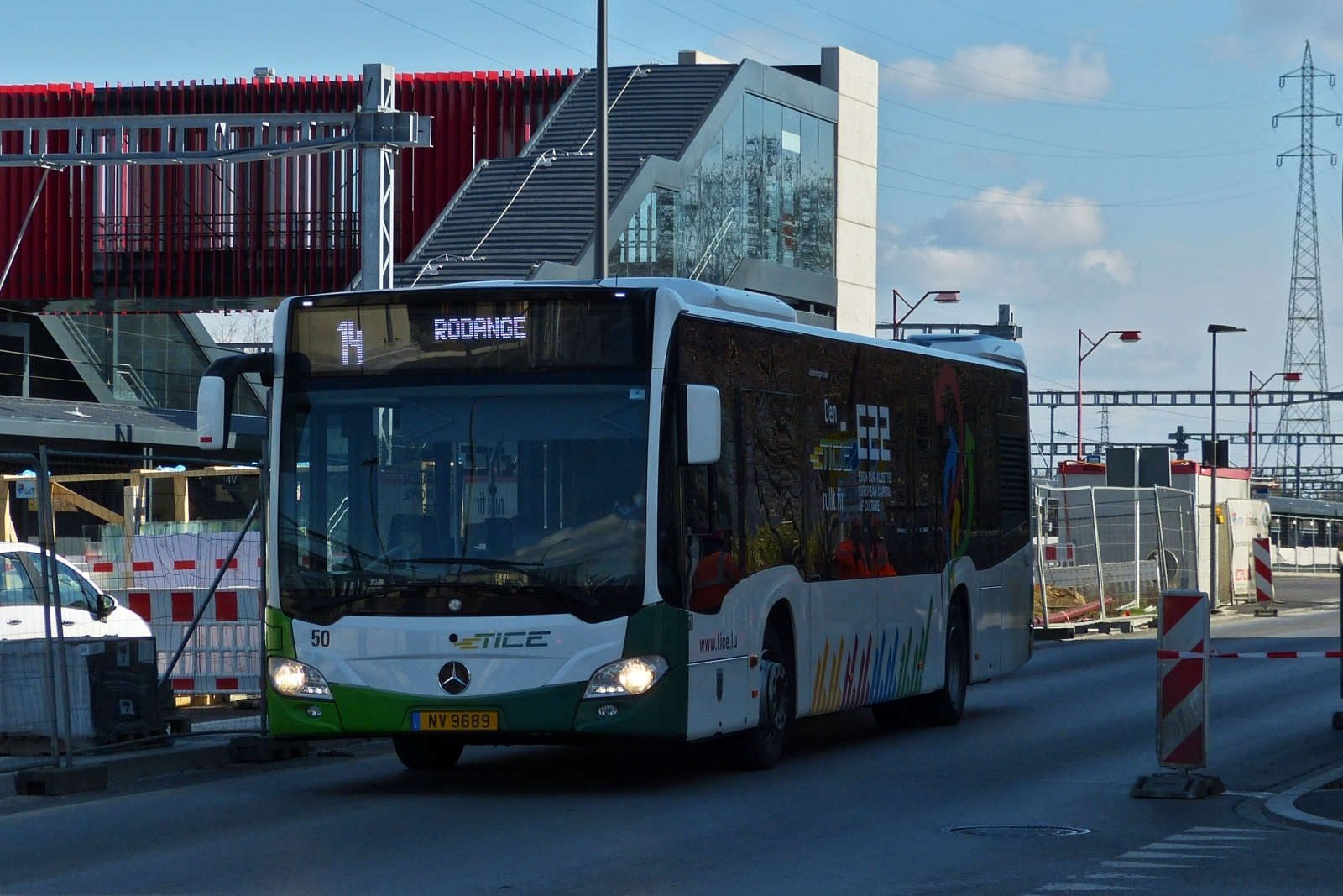 NV 9689, Mercedes Benz Citaro des Tice, unterwegs auf der Linie 14 Differdange – Rodange, aufgenommen am Bahnhof in Rodange. 02.2023