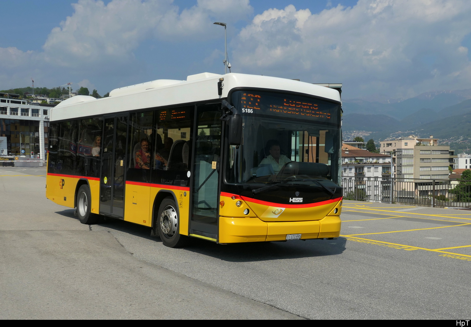 Postauto - Hess Bus TI 171995 unterwegs in Lugano am 18.04.2026