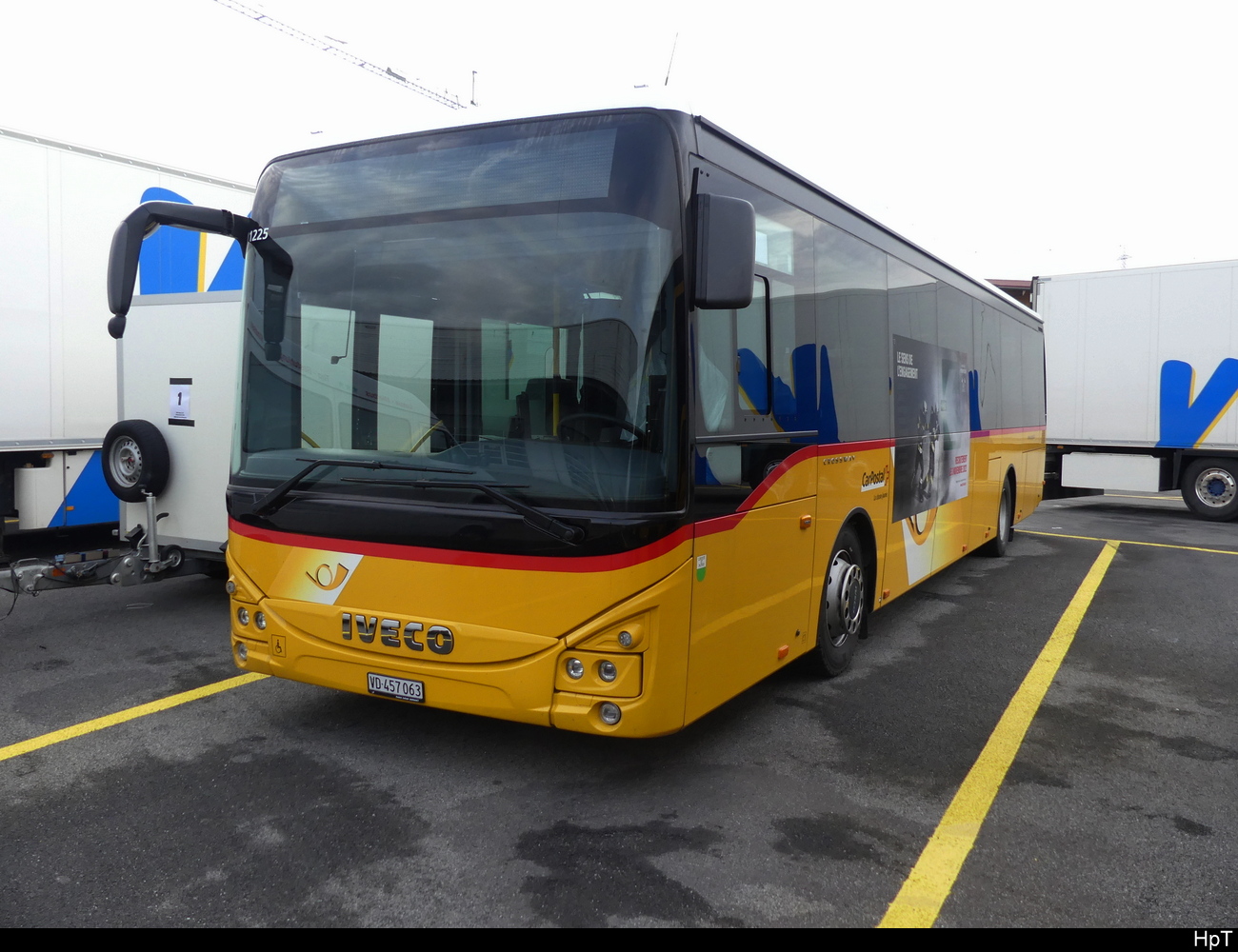 Postauto - Iveco Crossway VD 457063 abgestellt in Kerzers am 14.01.2023