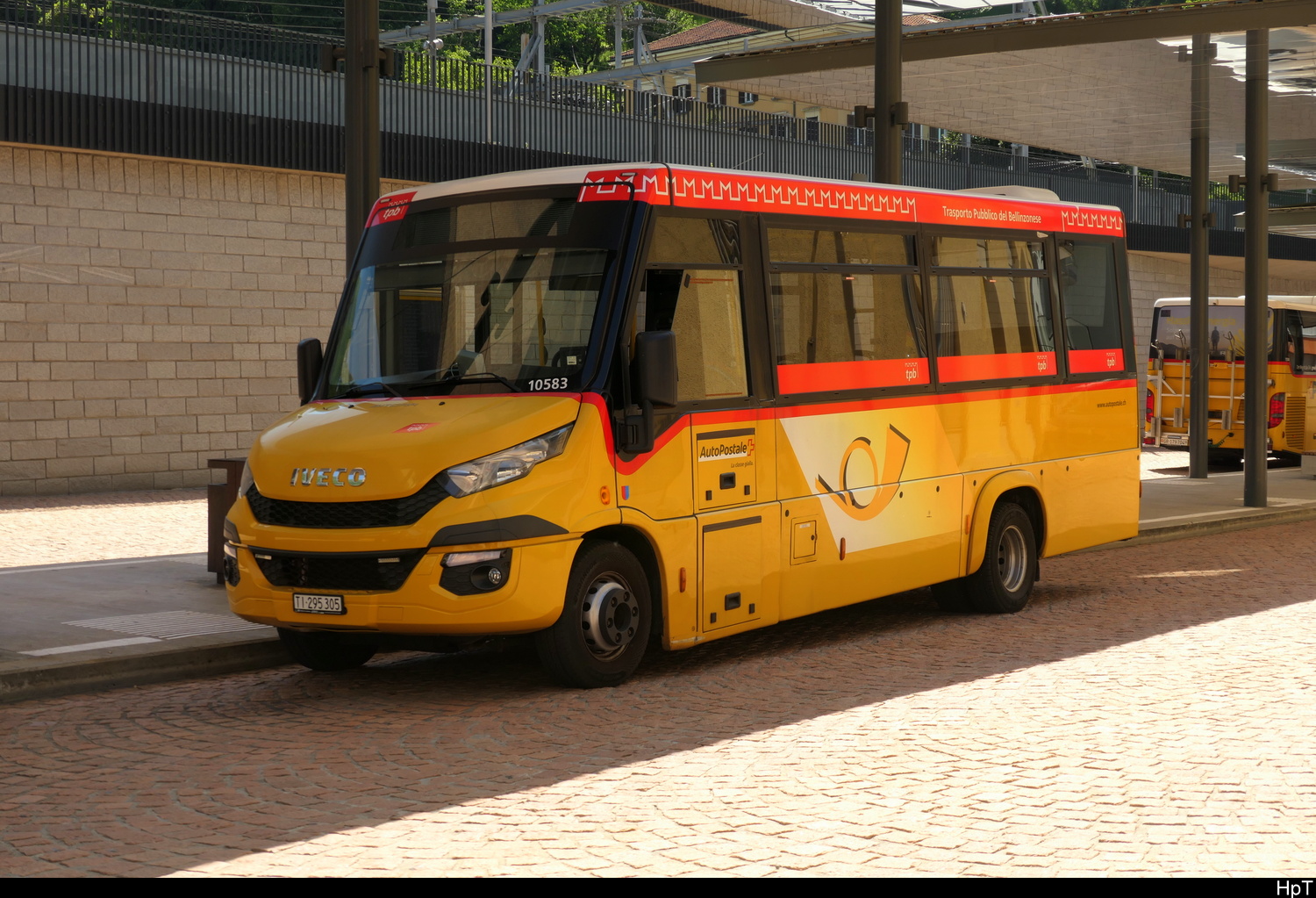 Postauto - Iveco Sitcar  TI 295305 in Bellinzona am 01.05.2026