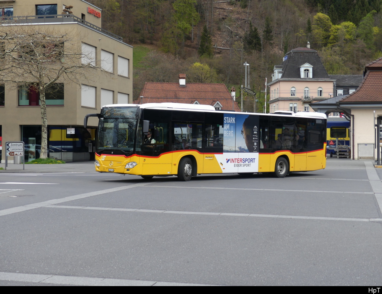 Postauto - Mercedes Citaro BE 827645 in Interlaken am 22.04.2023