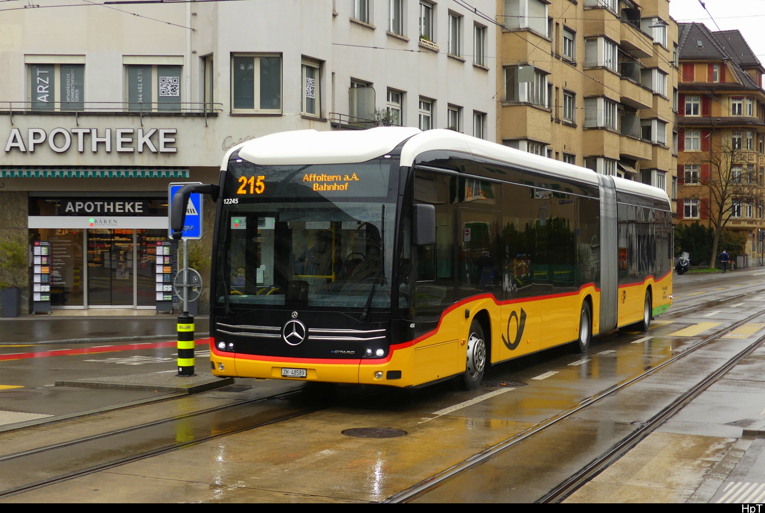 Postauto - Mercedes e Citaro  ZH  48589 unterwegs auf der Linie 215 in der Stadt Zürich am 14.03.2026
