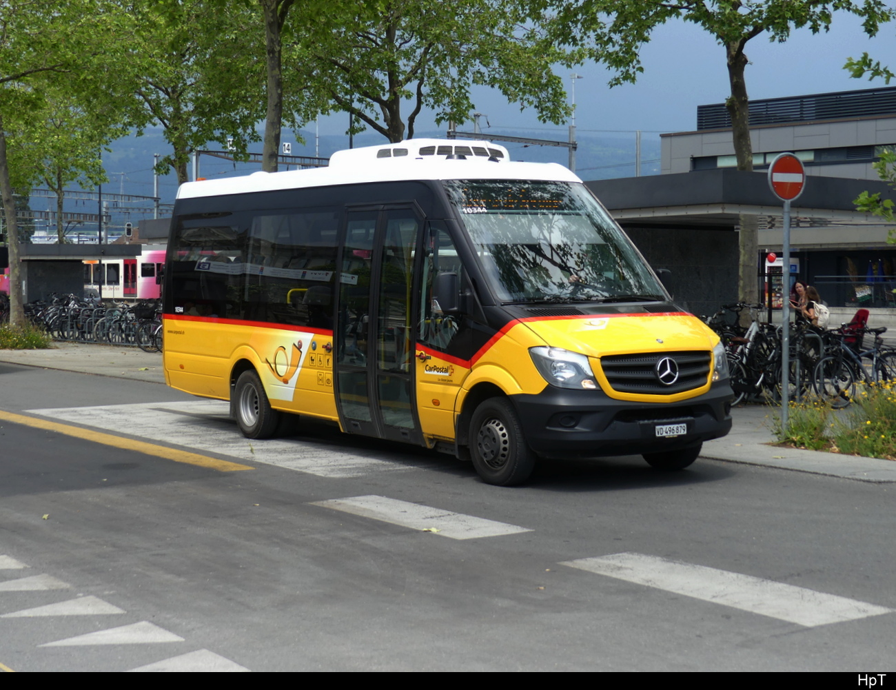 Postauto - Mercedes Sprinter  VD  496879 unterwegs in Yverdon am 04.06.2023