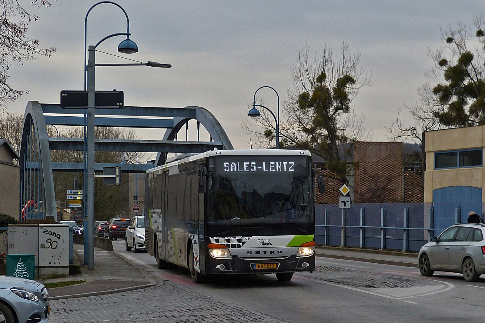 RG 5010, Setra S 416 LE von Sales Lentz, aufgenommen während einer Leerfahrt in Ettelbrück. 12.2022