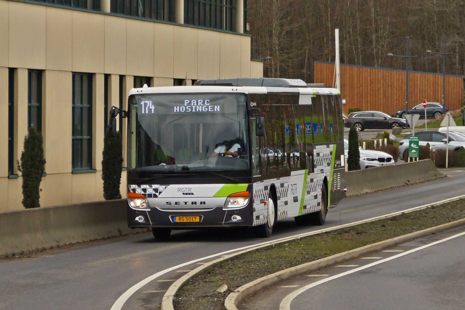 RG 5017, Setra S 416 LE von Sales Lentz auf der Linie 174 Troisvierges – Parc Hosingen, aufgenommen in Weiswampach. 03.2023

