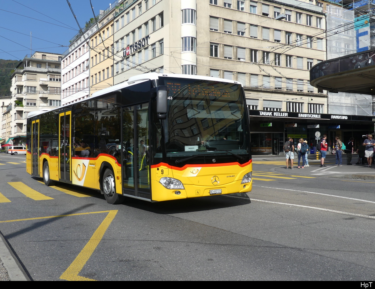 SBB - Bahnersatz für den Bhf. Biel am 30.09.2023 und 01.10.2023 da der Bhf. Biel nicht via SBB und BLS erreichbar war (Nur via asm (BTI) die als einzige Bahn den Bahnhof Biel anfahren konnte) Hier ein Bus von Postauto mit ein Mercedes Citaro  BE 652123 der zwischen Biel und Le Landeron hin und her Fuhren, beim Halt vor dem Bhf. Biel