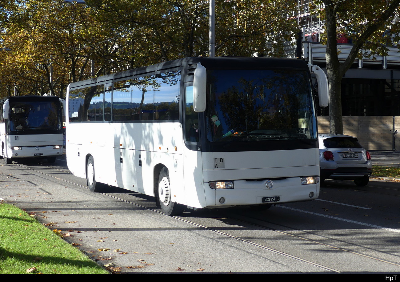 Schweizer Armee - Renault Irisbus Iliade  M 29357 unterwegs in der Stadt Bern am 28.10.2023