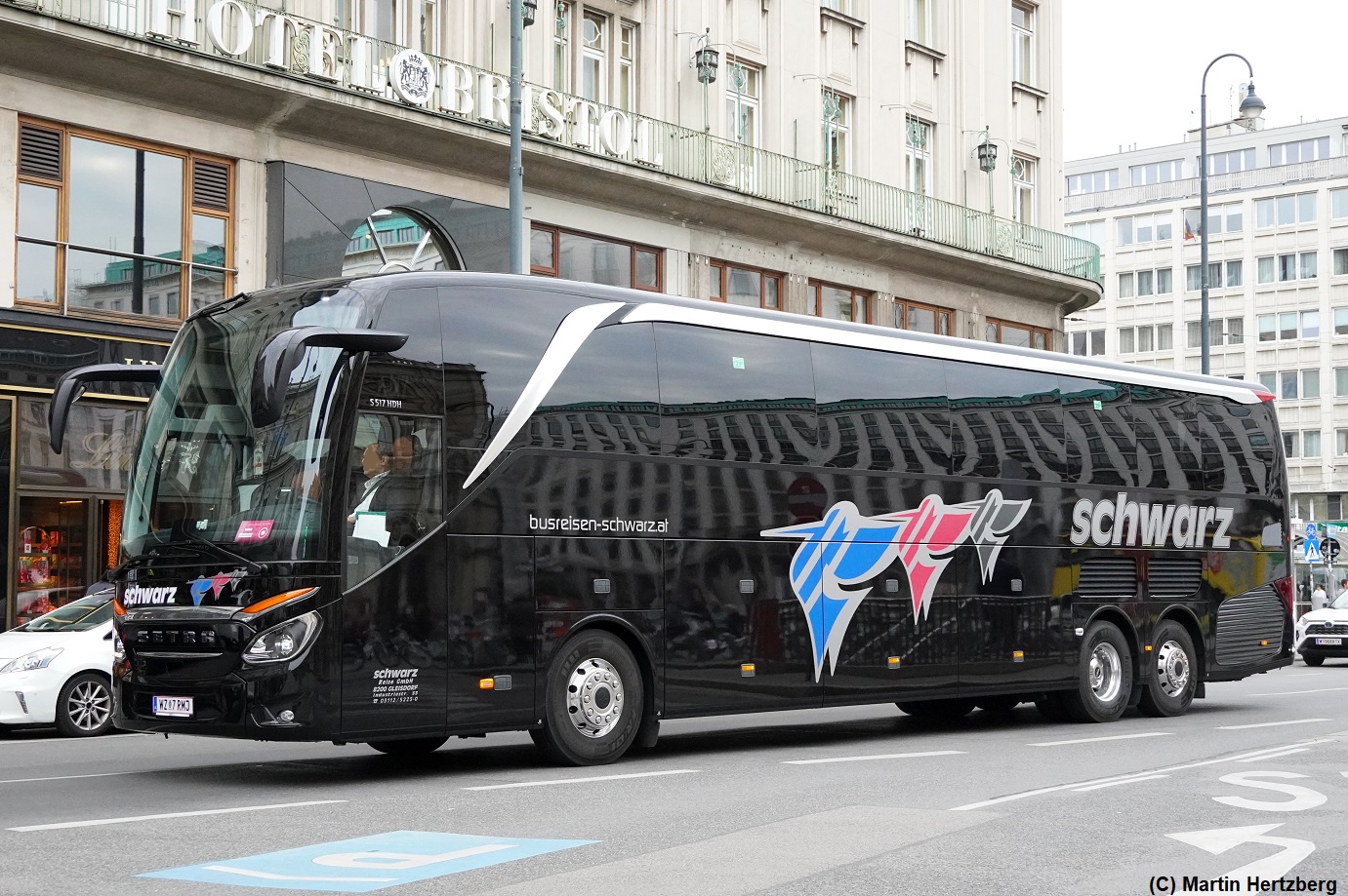 Setra S 517 HDH  Schwarz , Wien Mai 2023