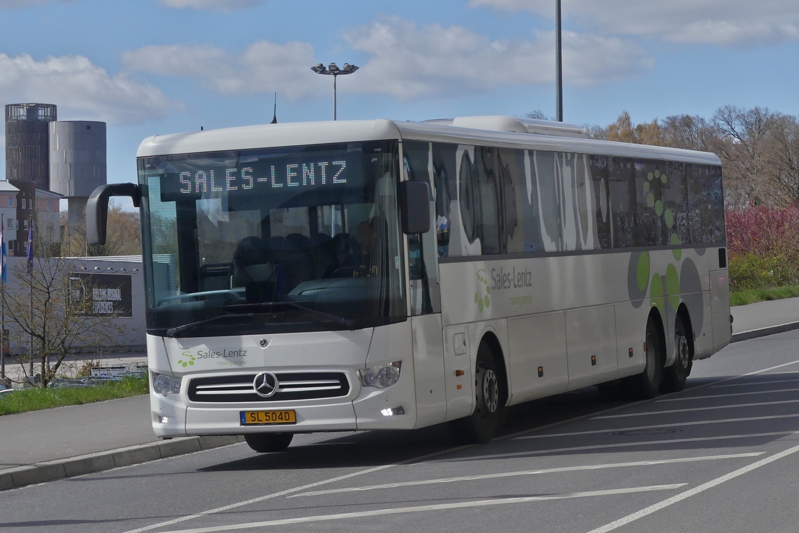 SL 5040, Mercedes Benz Intouro, nahe der Haltestelle Luxexpo in der Stadt Luxemburg, er bedient die Linie L13 als SEV Luxemburg Mersch Ettelbr�ck. 03.2026