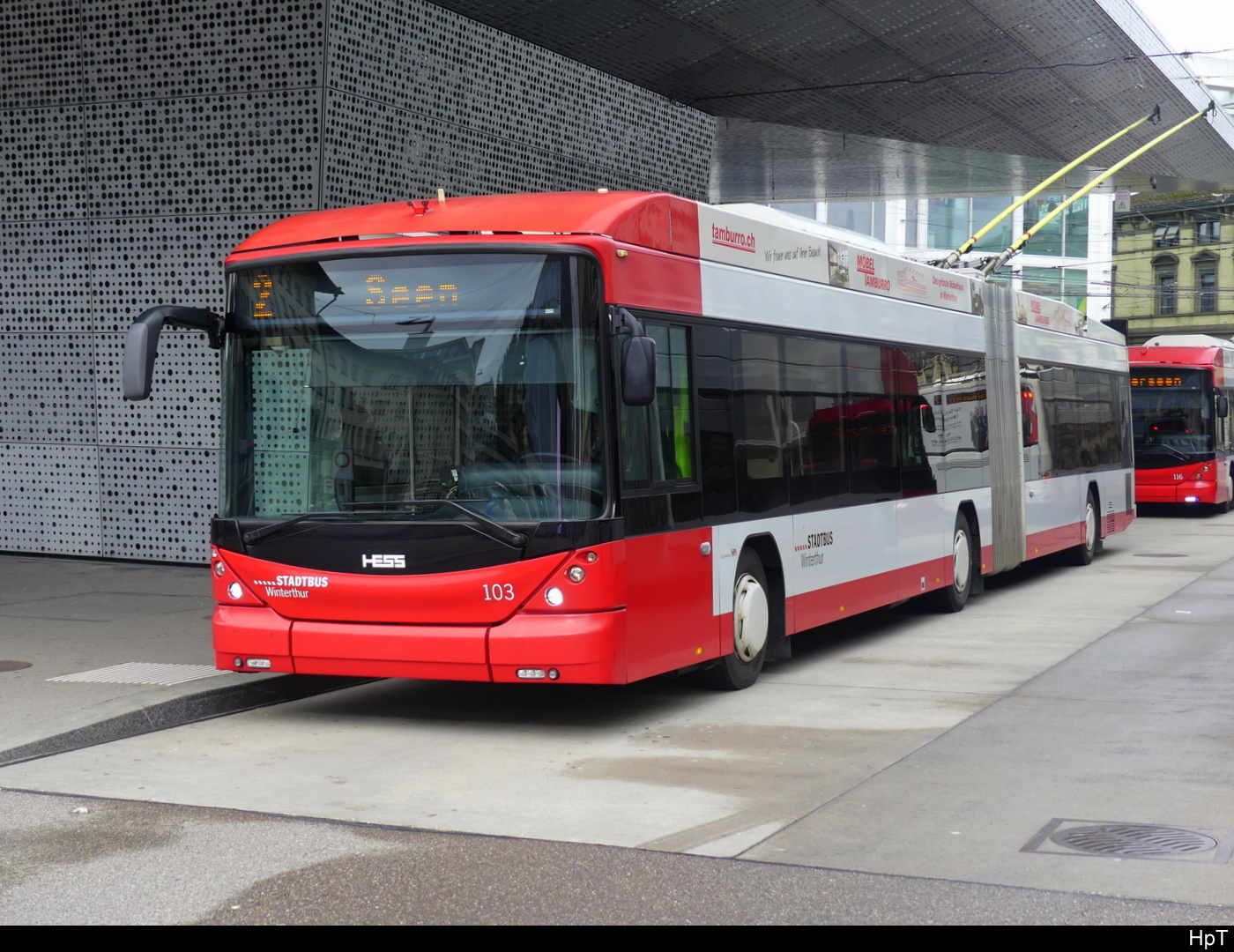 Stadtbus Winterthur - Hess Trolleybus Nr.103 unterwegs auf der Linie 2 bei den Bushaltestellen vor dem Bahnhof in Winterthur am 11.02.2024