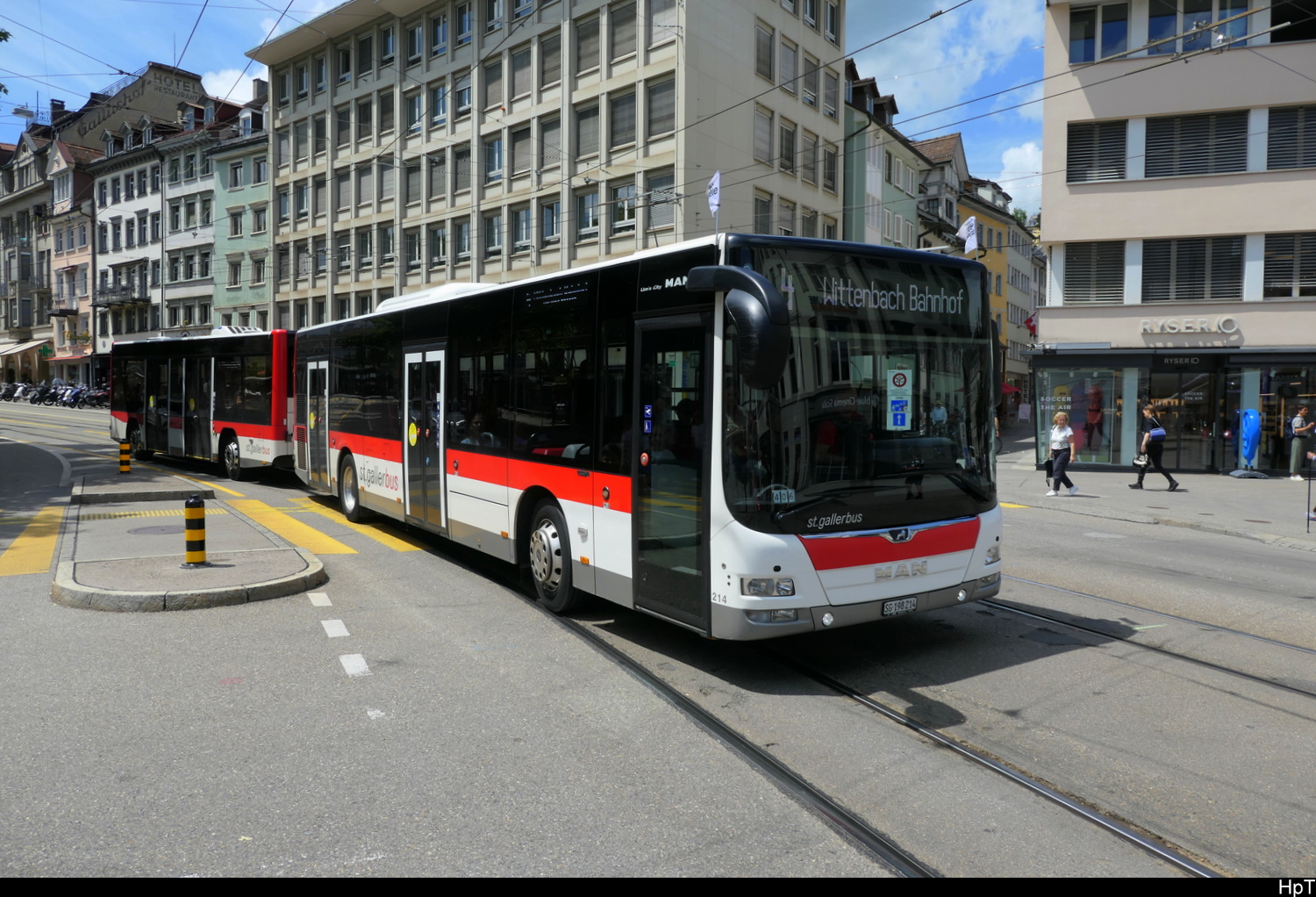st.gallerbus - MAN Lion`s City  Nr.214 mit Anh�nger unterwegs auf der Linie 4 in der Stadt St. Gallen am 03.07.20206