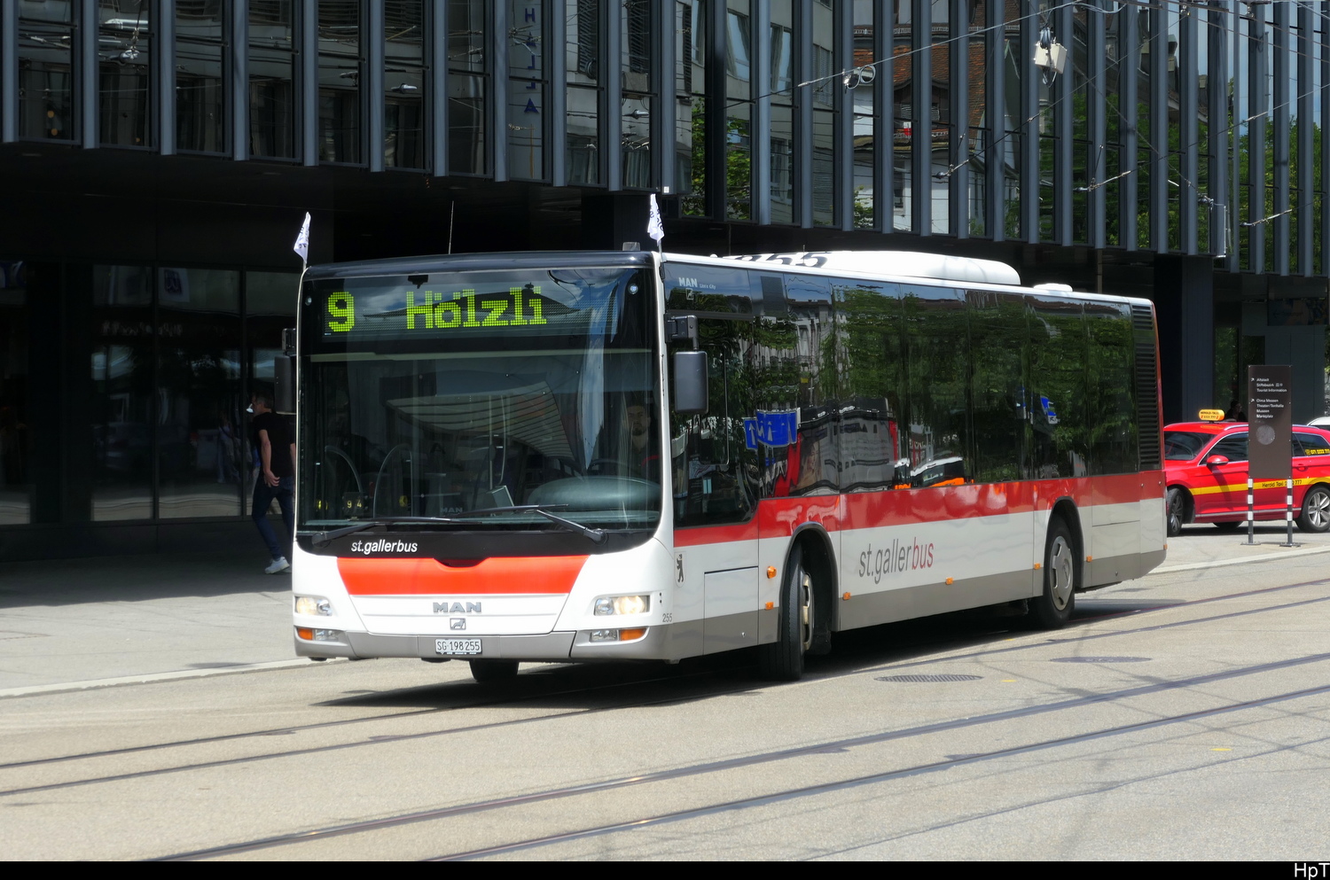 st.gallerbus - MAN Lion`s City  Nr.255 mit Anh�nger unterwegs auf der Linie 9 in der Stadt St. Gallen am 03.07.20206