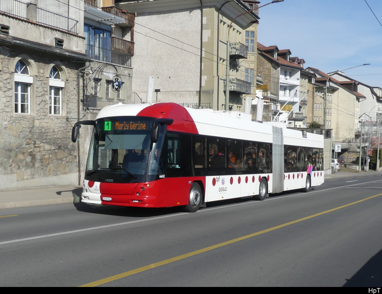 tpf - Hess Trolleybus Nr.6602  FR 301542 unterwegs in der Stadt Freiburg am 18.02.2023