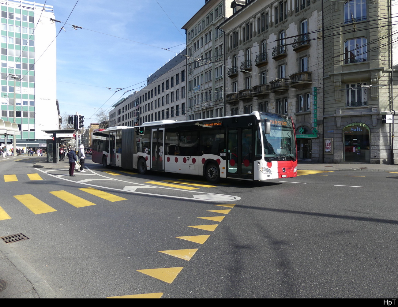 tpf - Mercedes Citaro Nr.128 FR 300389 unterwegs in der Stadt Freiburg am 18.02.2023