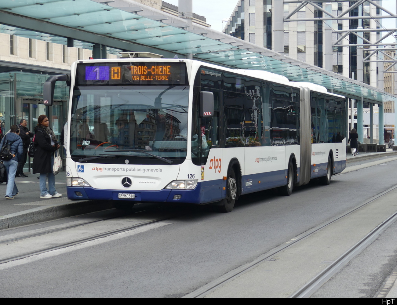 tpg - Mercedes Citaro Nr.126 unterwegs in der Stadt Genf am 16.04.2023