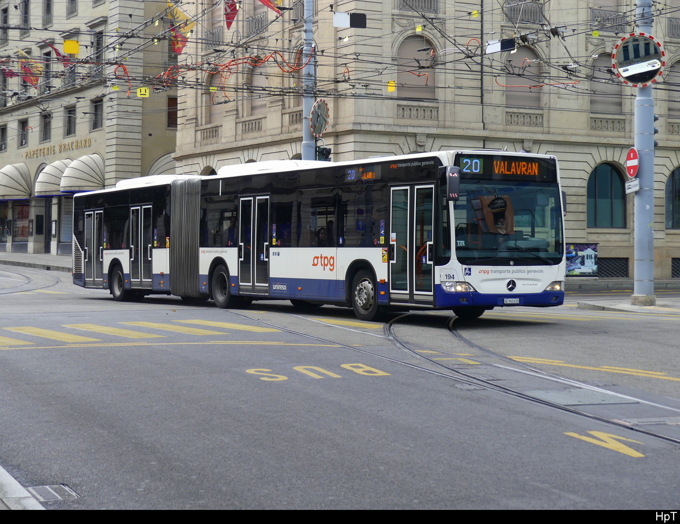 tpg - Mercedes Citaro Nr.194  GE 960630 unterwegs auf der Linie 20 in der Stadt Genf am 24.03.2024