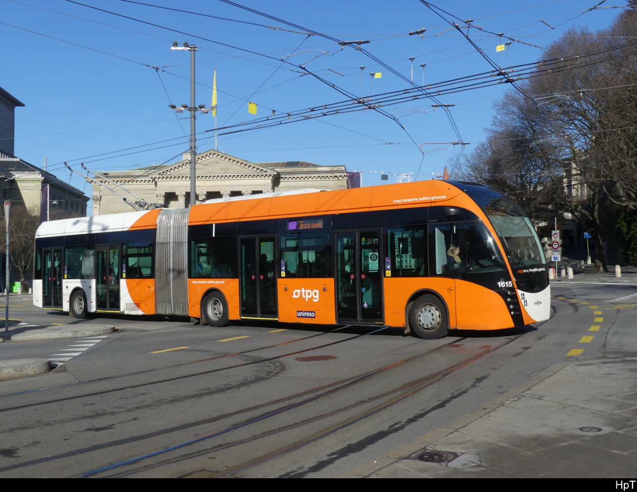 tpg - VanHool Trolleybus Nr.1615 unterwegs in der Stadt Genf am 2023.01.01