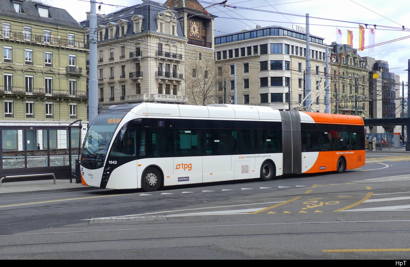 tpg - VanHool Trolleybus Nr.1643 unterwegs auf der Linie 7 in der Stadt Genf am 24.03.2024