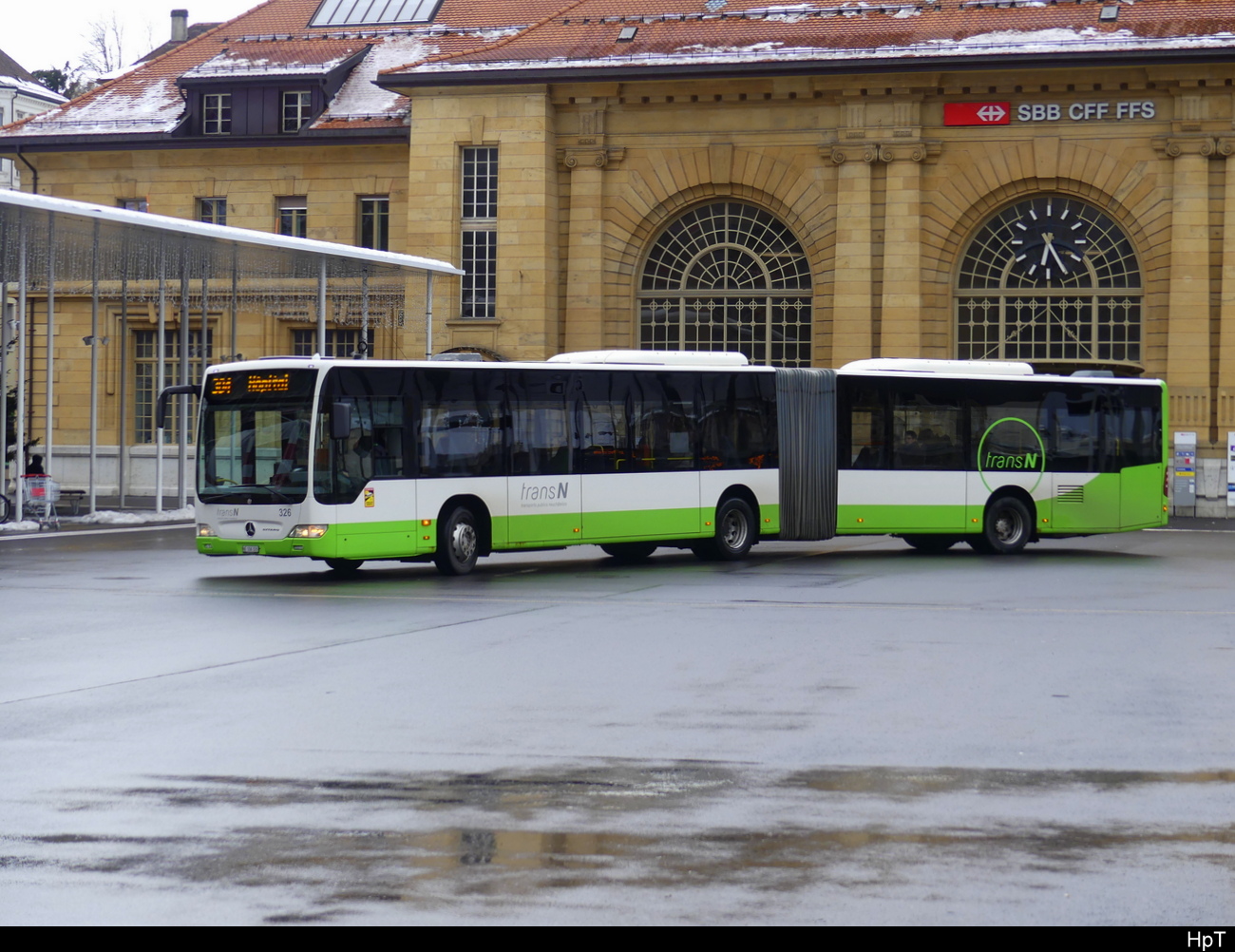 TransN La Chaux de Fonds -Mercedes Citaro Nr.326  NE 106326 unterwegs auf der Linie 304 in La Chaux de Fonds am 2023.12.09