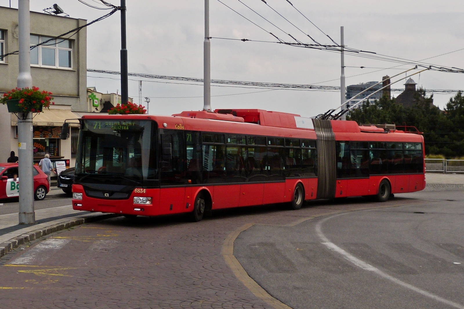 Trolleybus Skoda Sor City TNB 18 am Bahnhof in Bratislava. 05.06.2023