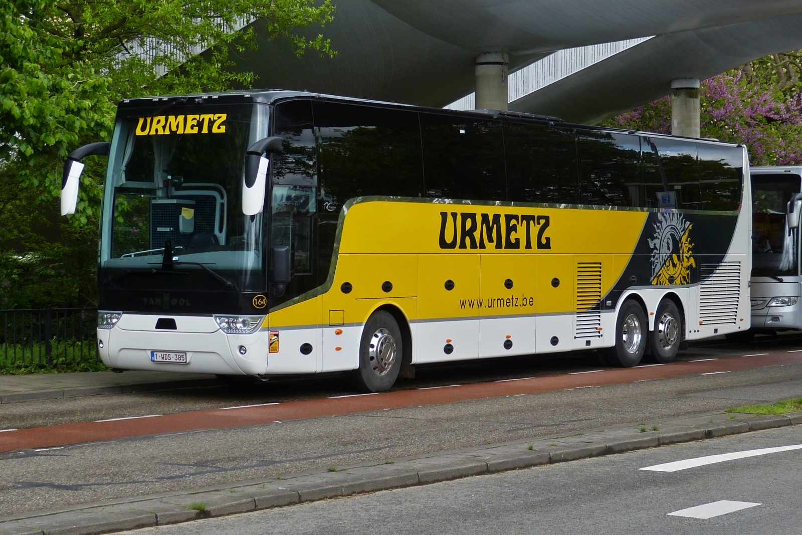 VanHool TX, von Voyages Urmetz aus Charleroi, war mit einer Reisegruppe nach Maastricht gekommen. 05.2023